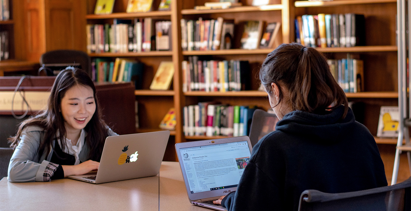 Libraries_students-with-laptops-1 Master of Library Science (MLibSc)