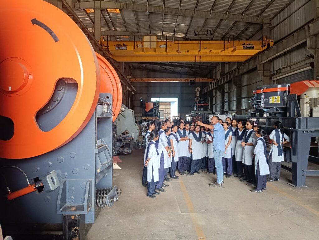 PM-SHRI-School-JNV-Patan-Organized-Industrial-Exposure-Visit-For-Students-8-1024x769 PM SHRI School JNV Patan Organized Industrial Exposure Visit For Students